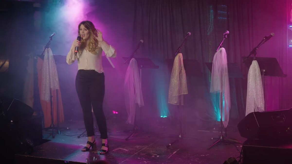 Julianne reynolds performing in yes the musical